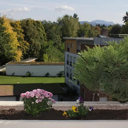 Mariaprimavera Apartment Am Kurpark Mit Schwarzwaldblick * * * * Bad Krozingen Exterior photo