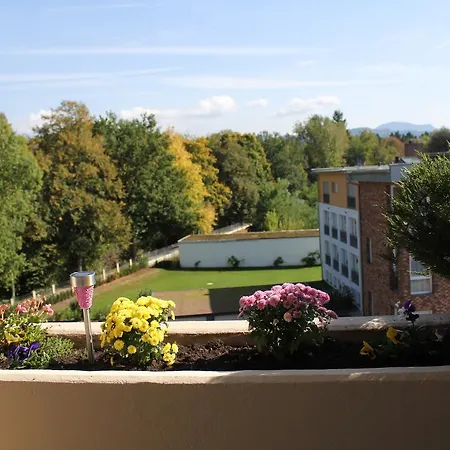 Mariaprimavera Apartment Am Kurpark Mit Schwarzwaldblick * * * * Bad Krozingen Exterior photo